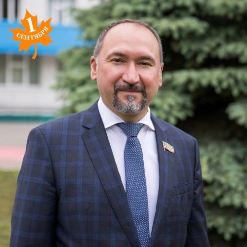 С 1 сентября, с Днём знаний, друзья!