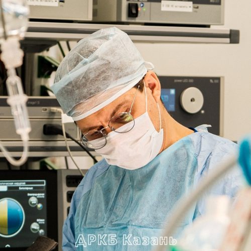 Профессор Акрамов выполнил операцию по удалению опухоли с нулевой кровопотерей