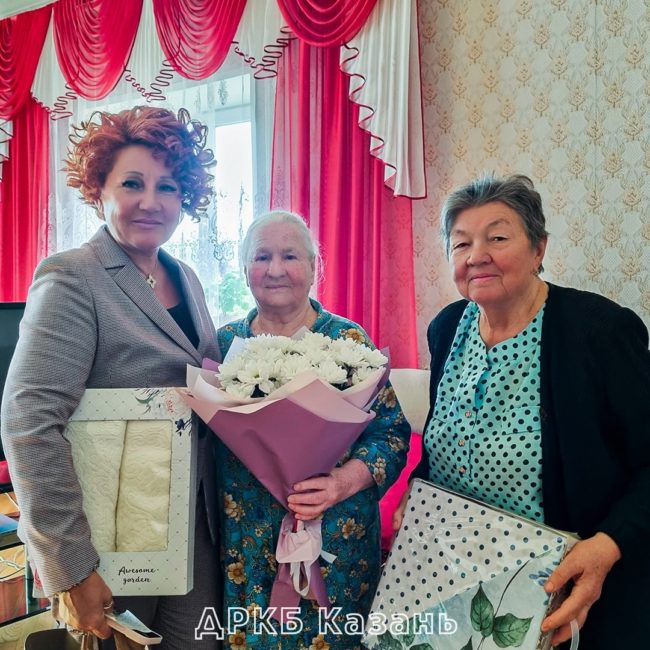 Поздравления ветеранов клиники с Международным днём пожилых людей