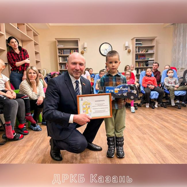 Владимир Чагин навестил маленьких пациентов ДРКБ