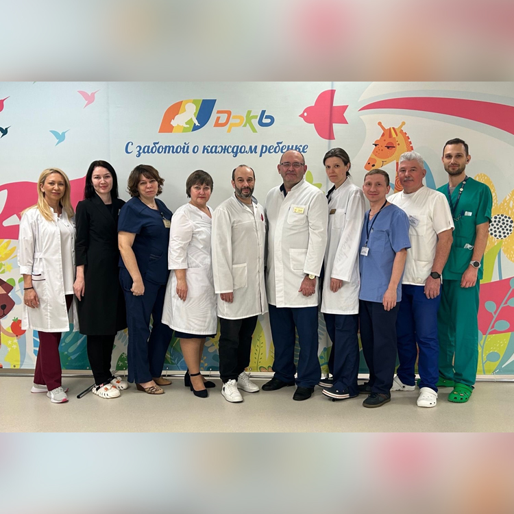 Команда врачей ДРКБ совместно со специалистами-трансплантологами РКБ провели трансплантацию донорской почки