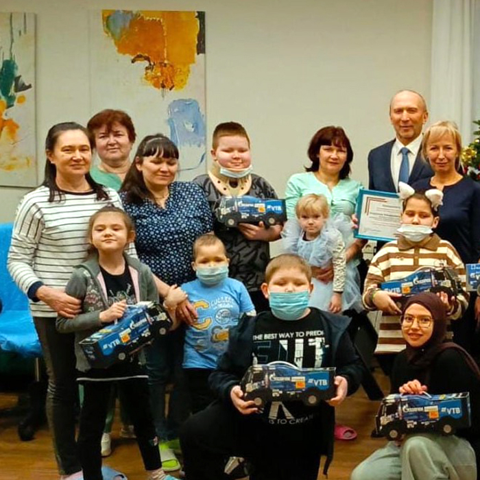 Предновогодняя встреча маленьких пациентов ДРКБ с Семикратным победителем Дакар